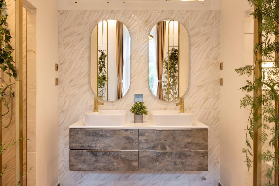 Bathroom, Decorative detail, Decorative detail