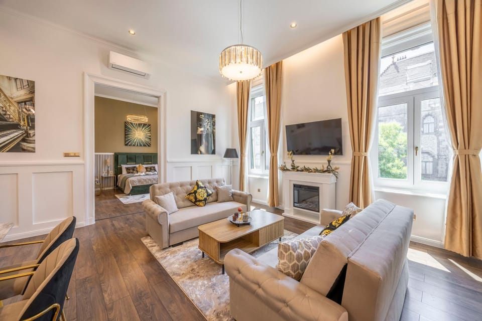 TV and multimedia, Living room, Seating area, air conditioner