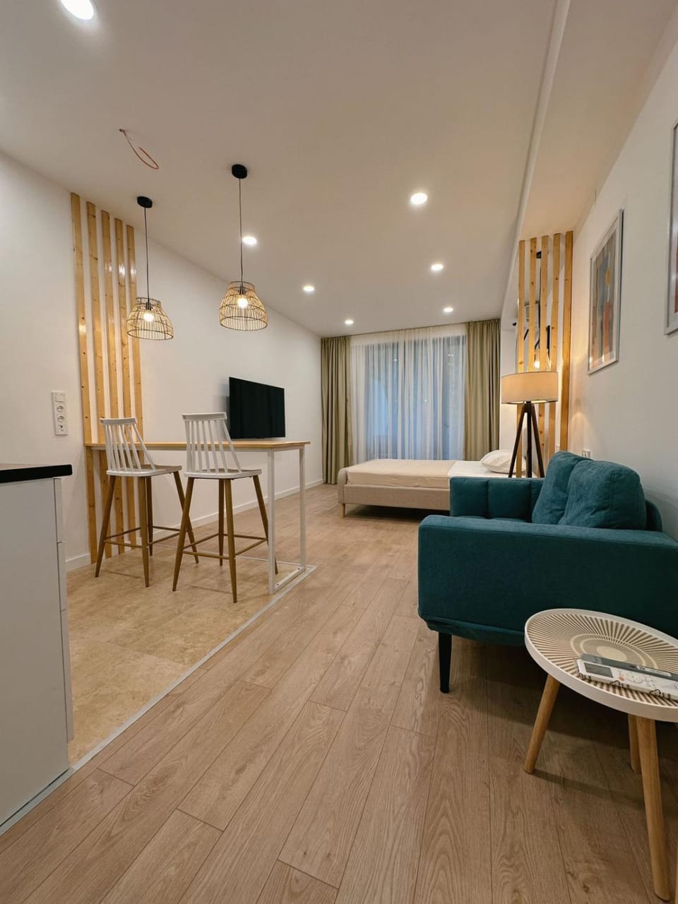 Bed, TV and multimedia, Living room, Photo of the whole room, Seating area, Dining area, Bedroom