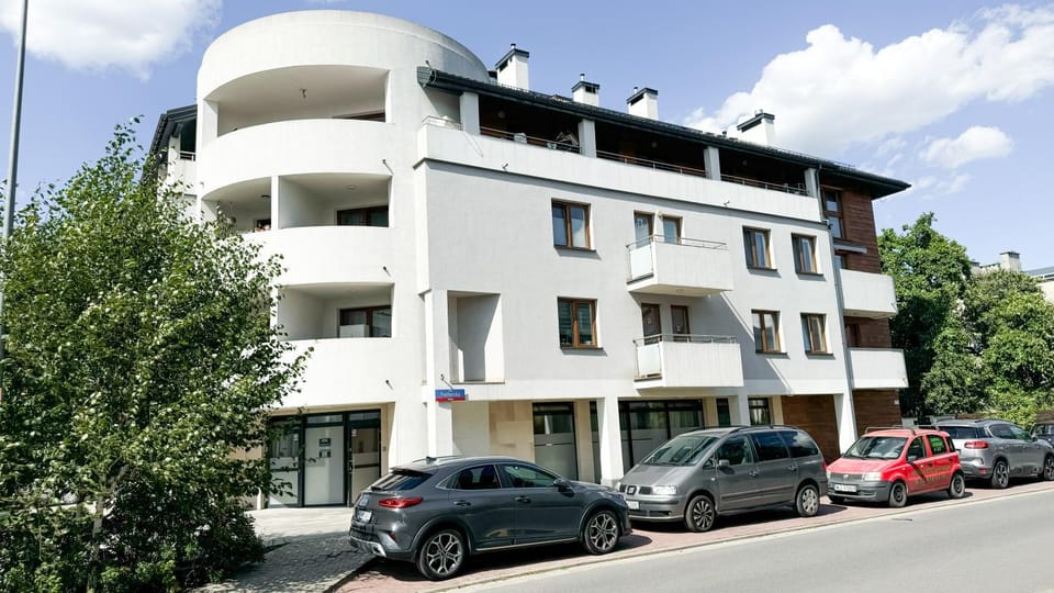 A3 - Queen Double Room - Warsaw City Haven - Shared Bathrooms - self check-in Apartment in Warsaw