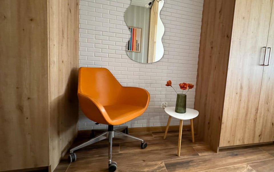 A3 - Queen Double Room - Warsaw City Haven - Shared Bathrooms - self check-in Apartment in Warsaw