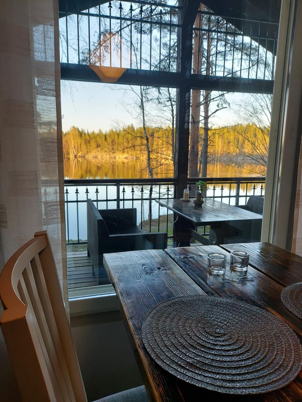 Dining area, Lake view