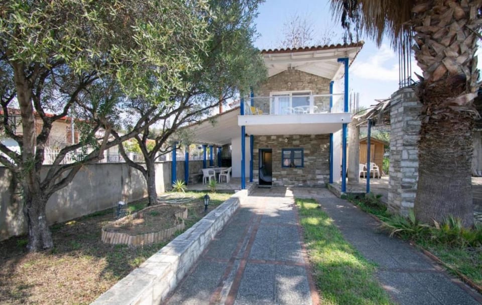 Cycladic stone house by the sea House in Halkidiki