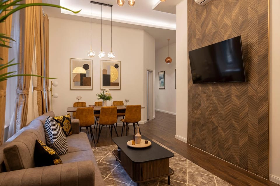 TV and multimedia, Living room, Seating area, Dining area