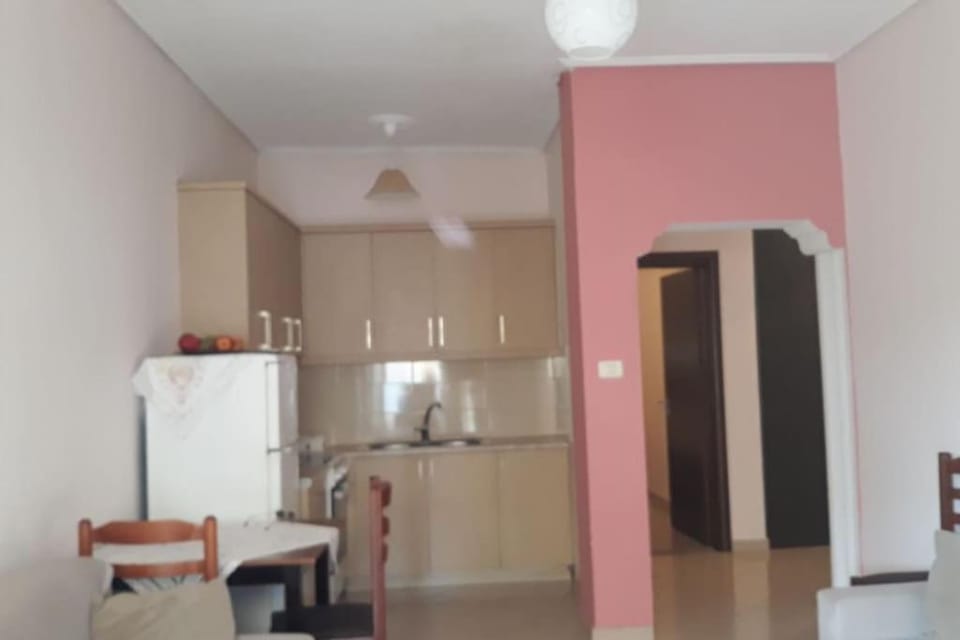 Kitchen or kitchenette, Dining area, oven