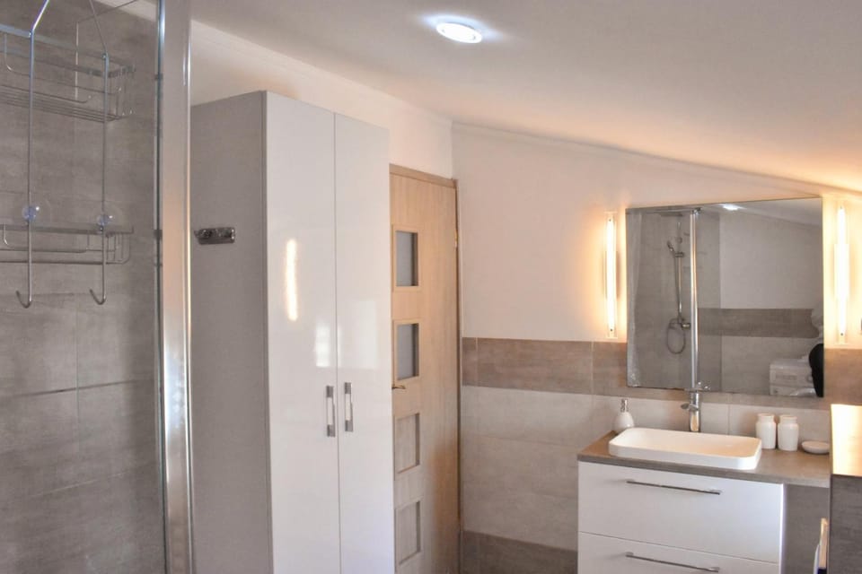Shower, Bathroom, towels