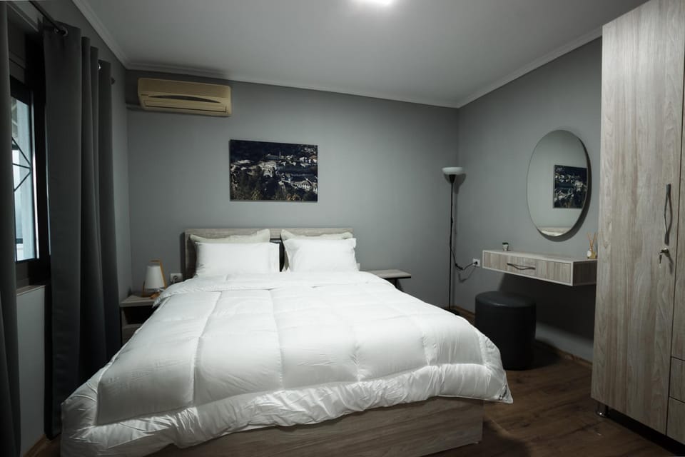 Bed, Photo of the whole room, Bedroom, wardrobe, air conditioner