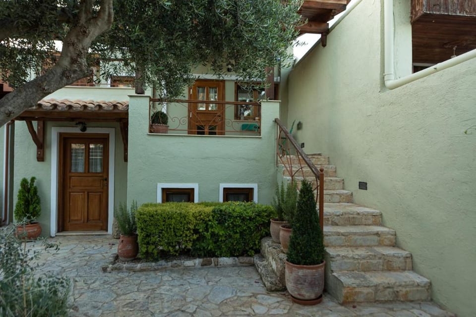 Facade/entrance, Balcony/Terrace