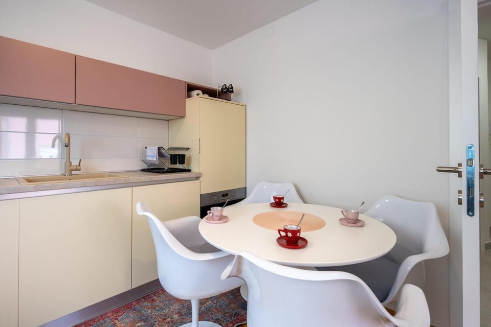 Dining area, kitchen