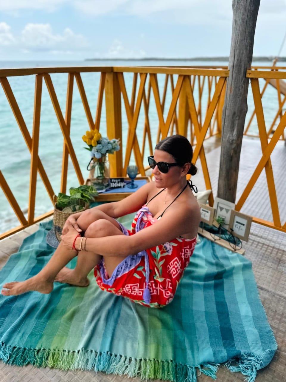People, Natural landscape, Balcony/Terrace, Guests, Sea view