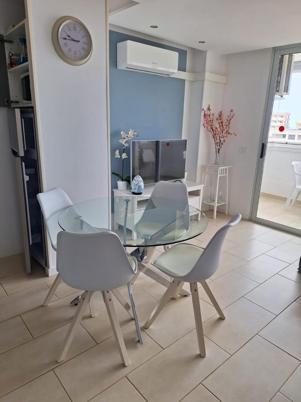 TV and multimedia, Kitchen or kitchenette, Seating area, Dining area