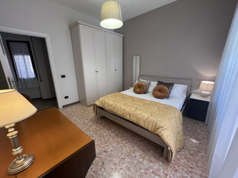 Bed, Bedroom, air conditioner