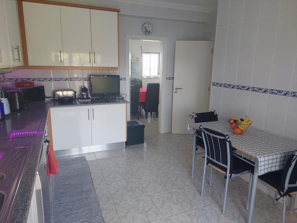 Kitchen or kitchenette, Internal: Not applicable to any particular room
