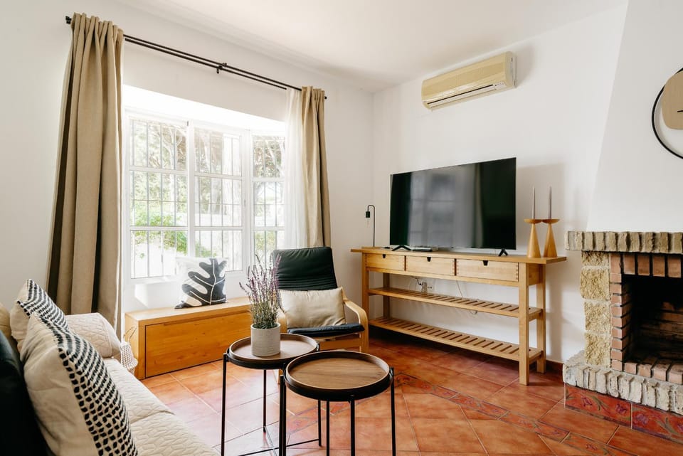 Day, TV and multimedia, Living room