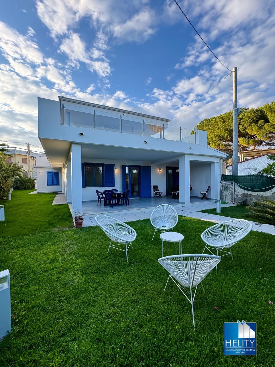 Property building, Patio, Day, Garden, Balcony/Terrace, Garden view