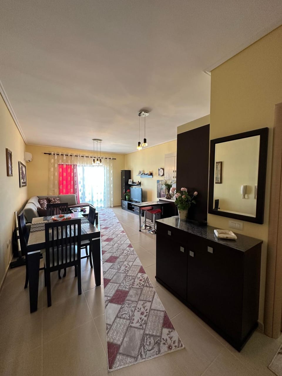 Kitchen or kitchenette, Living room, Seating area, Dining area