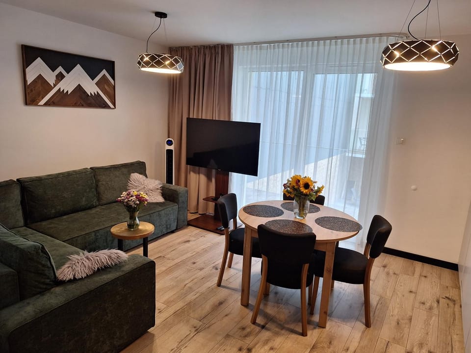 Living room, Seating area, Dining area