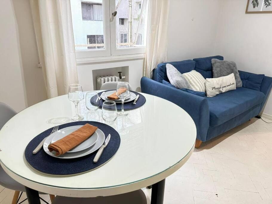 Living room, Photo of the whole room, Dining area