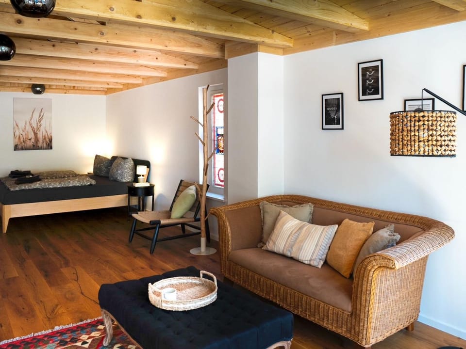 Bed, Living room, Photo of the whole room, Seating area, Bedroom