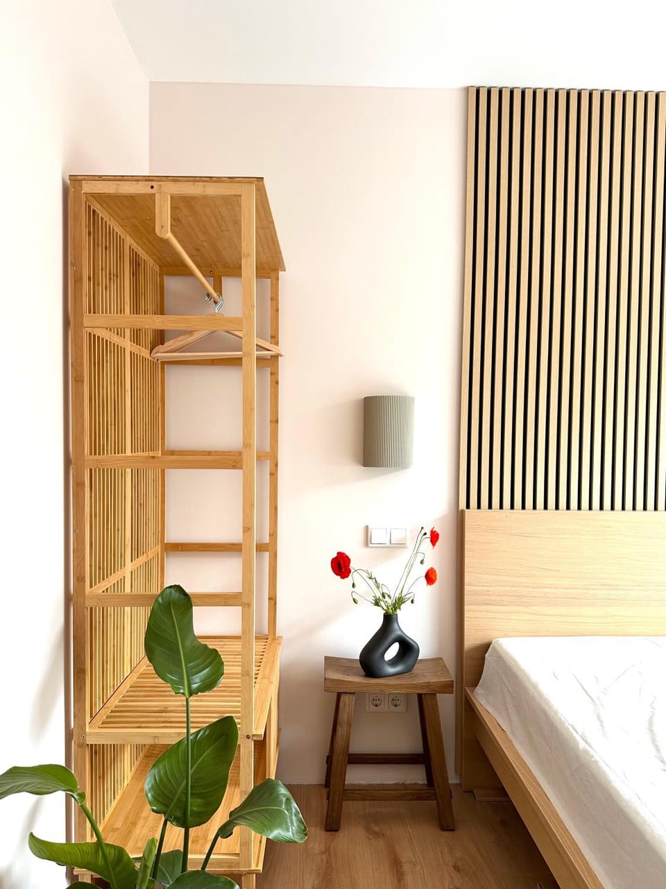 Bed, Photo of the whole room, wardrobe