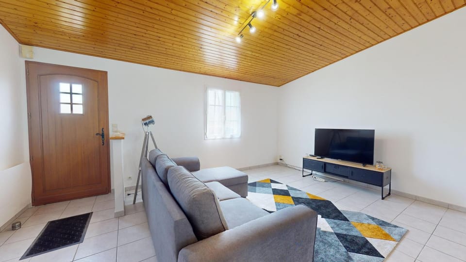 Communal lounge/ TV room, Living room