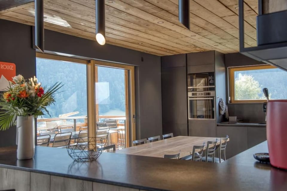 Natural landscape, Kitchen or kitchenette, Dining area, Mountain view, oven, stove
