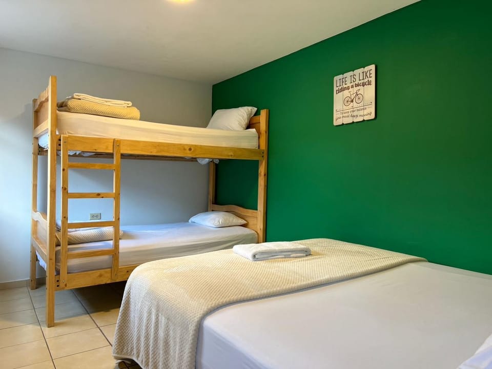 The Urban Getaway - 4 Bedrooms 3 Bath Apartment in Banos