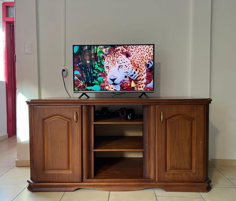 The Urban Getaway - 4 Bedrooms 3 Bath Apartment in Banos