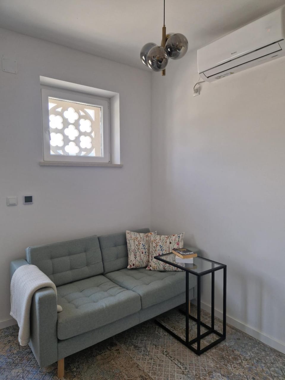 Living room, Seating area, air conditioner