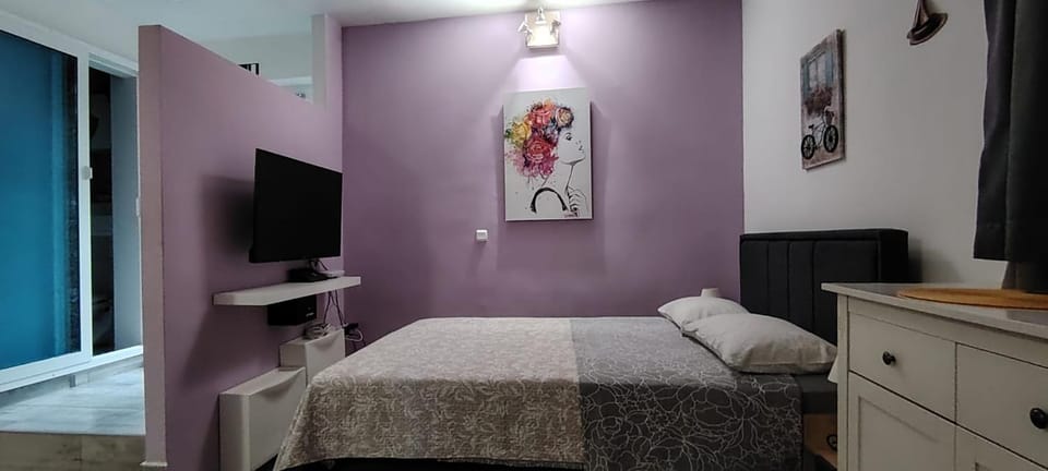 Bed, TV and multimedia