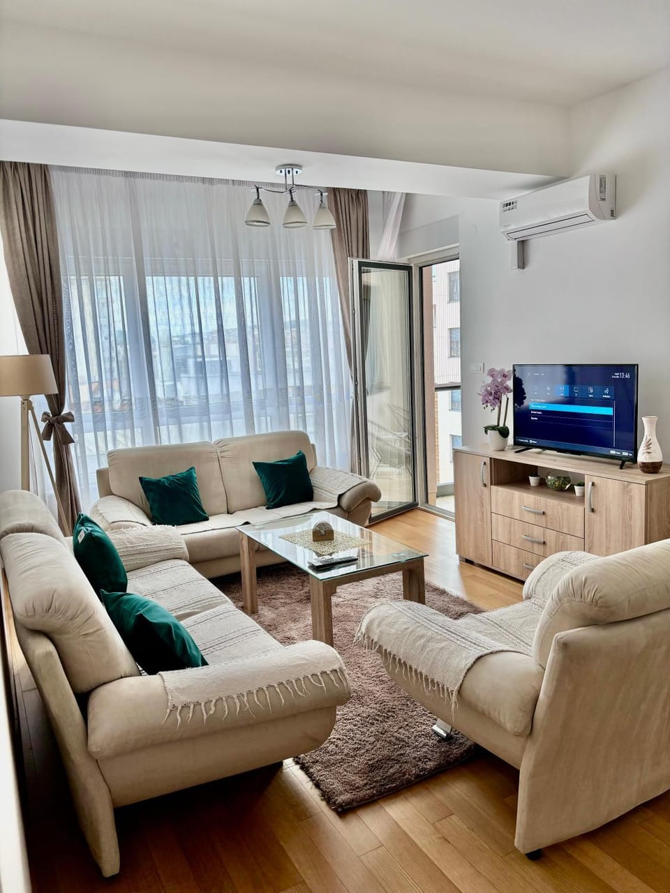 Communal lounge/ TV room, TV and multimedia, Living room, Seating area, Evening entertainment