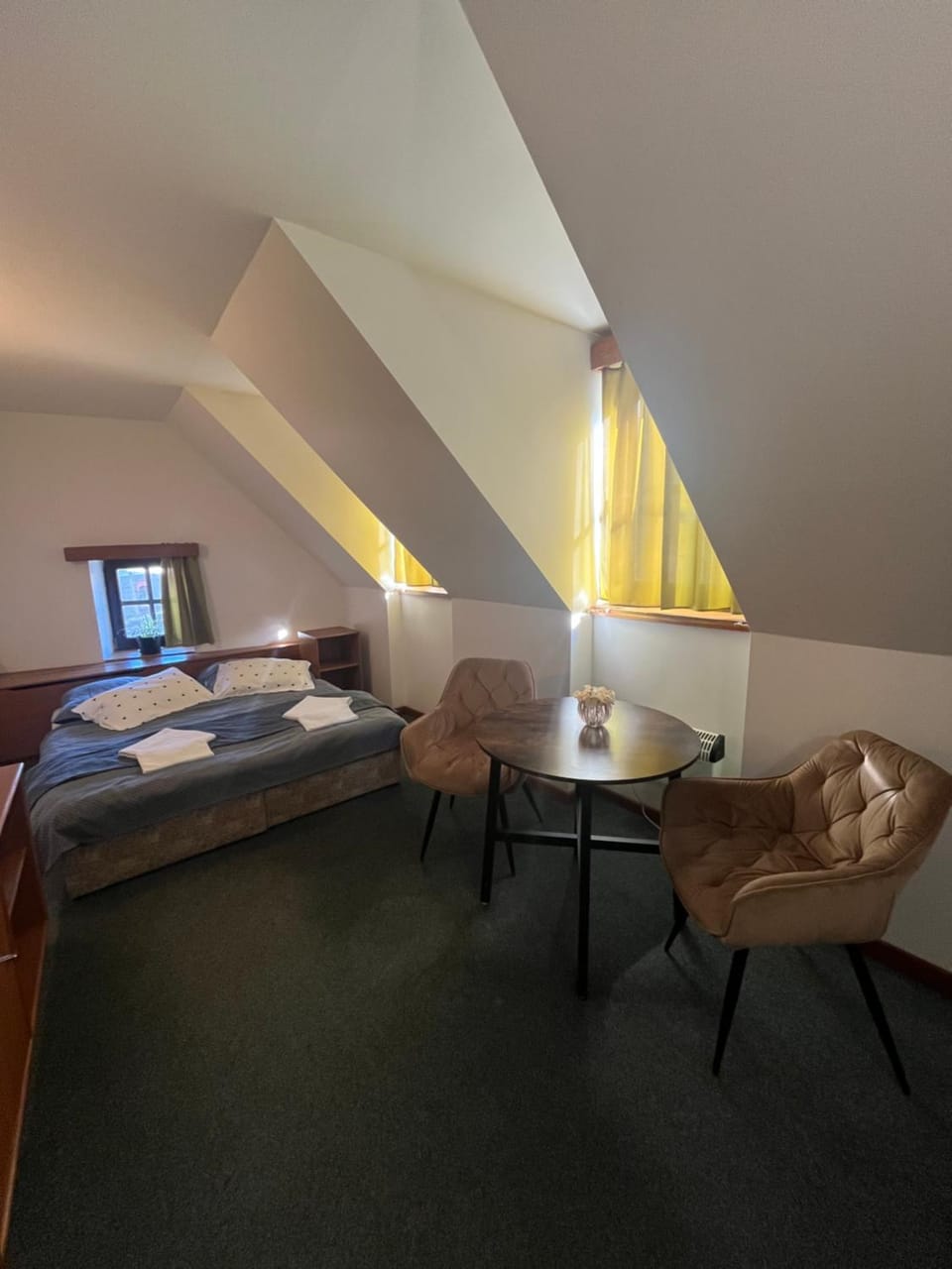 Bed, Living room, Photo of the whole room, Seating area, Bedroom