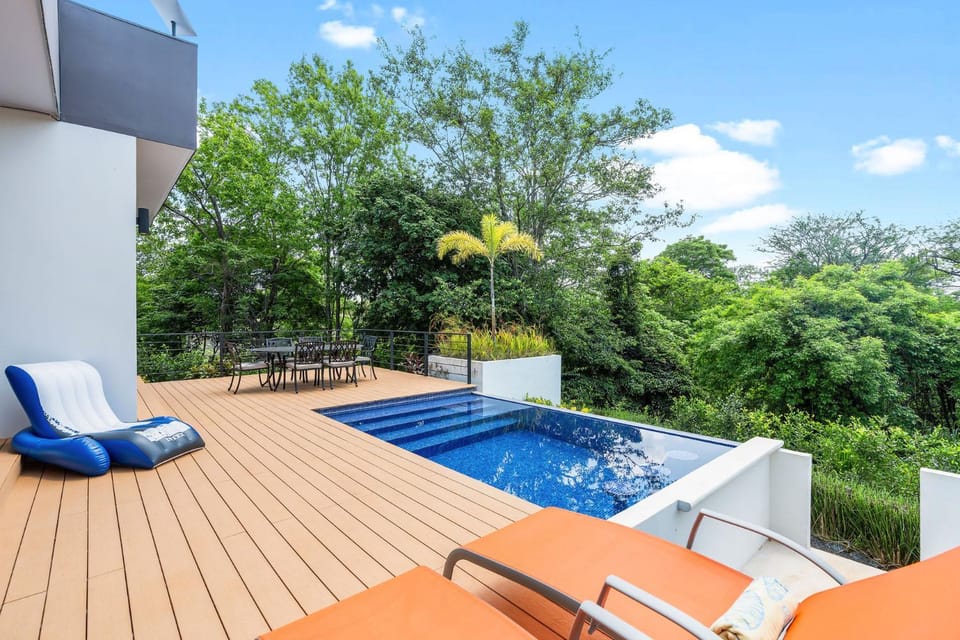Villa with Minimalist Design & Scenic Deck with Private Infinity Pool and Jungle Views House in Coco