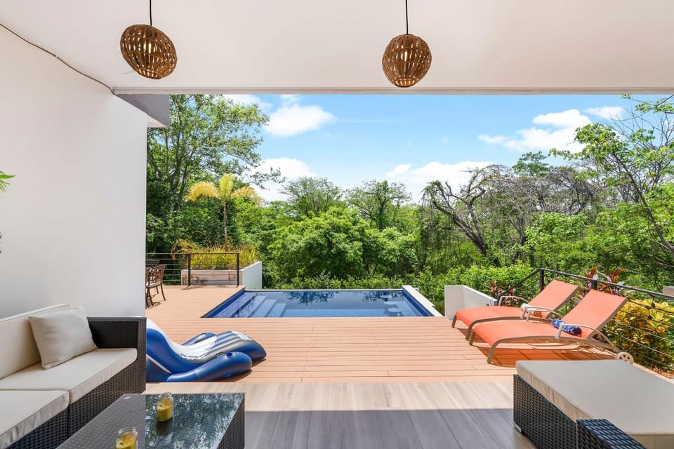 Villa with Minimalist Design & Scenic Deck with Private Infinity Pool and Jungle Views House in Coco