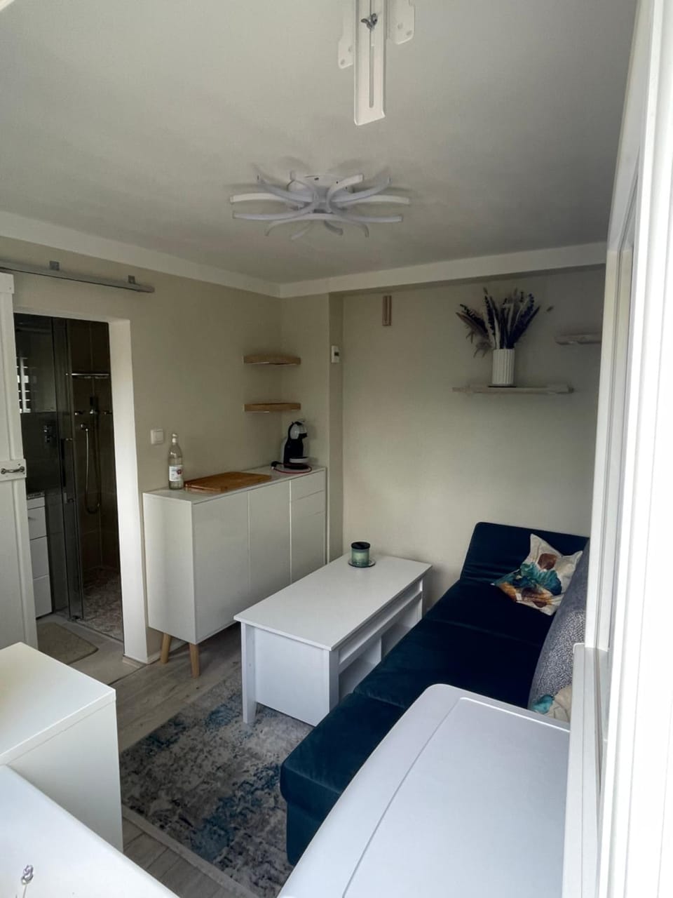 TV and multimedia, Photo of the whole room, Seating area, Bedroom