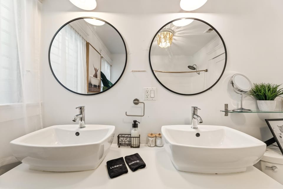 Toilet, Bathroom, Bath, towels