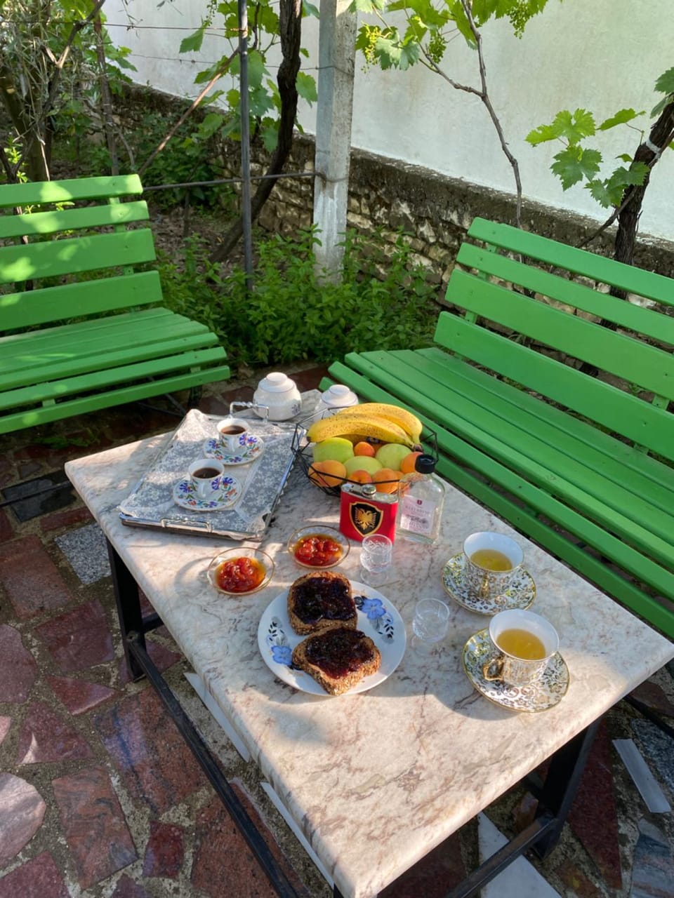 Patio, Day, Garden, Food and drinks, Food, Garden view, Breakfast, Continental breakfast, Drinks