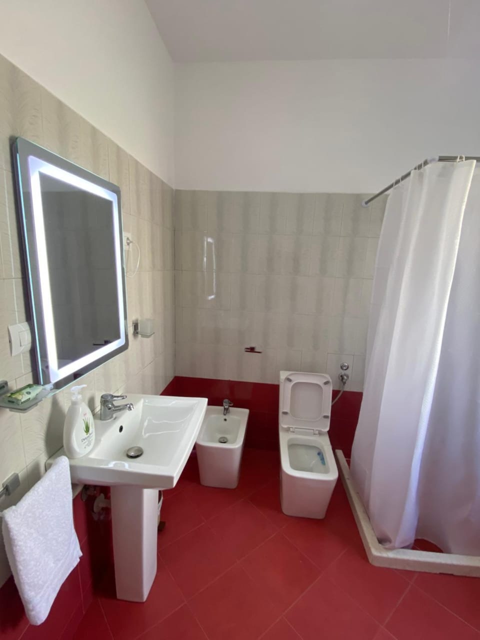 Shower, Toilet, Bathroom, towels