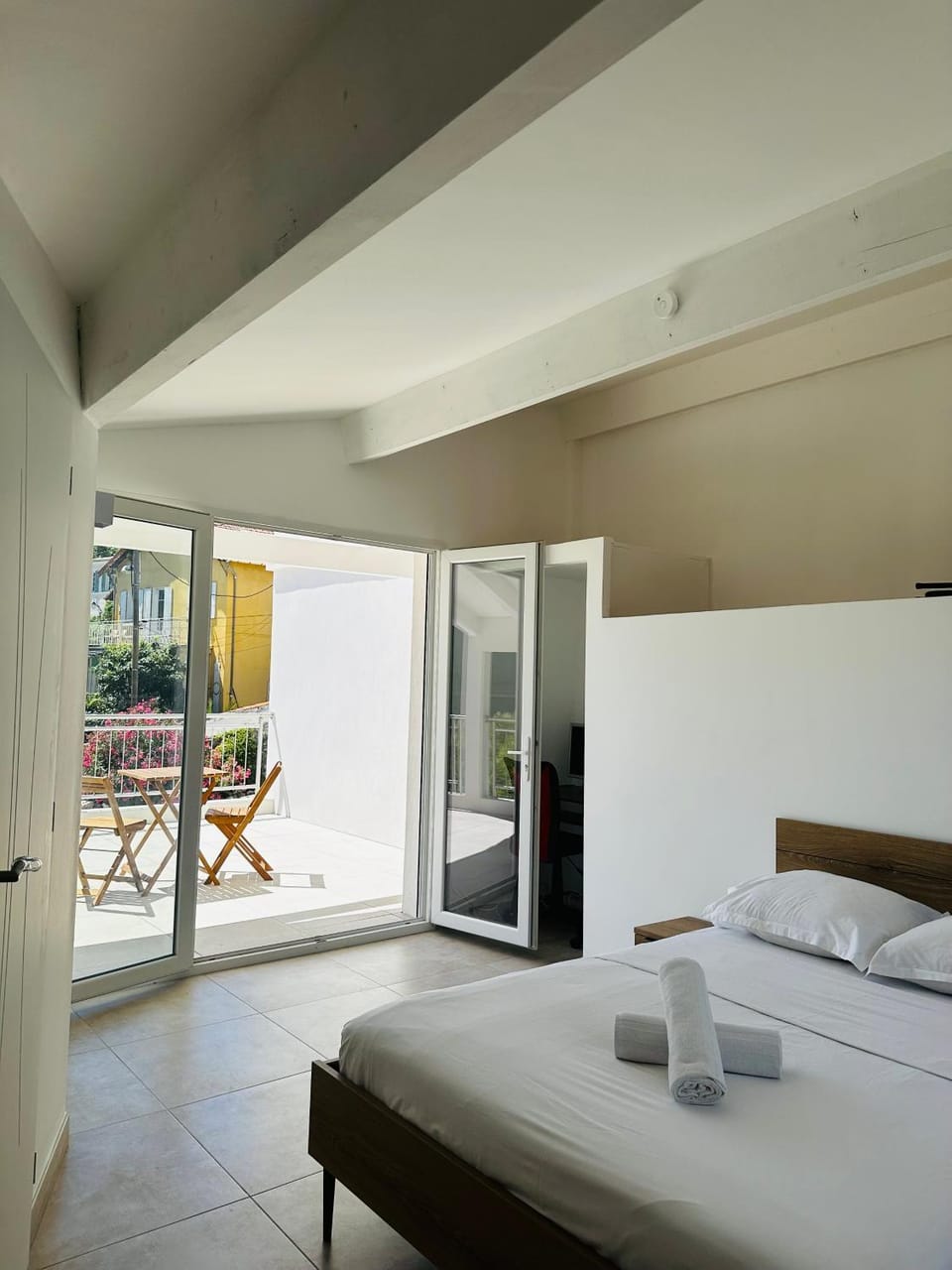 Patio, Bed, View (from property/room), Balcony/Terrace, Photo of the whole room, Bedroom, towels