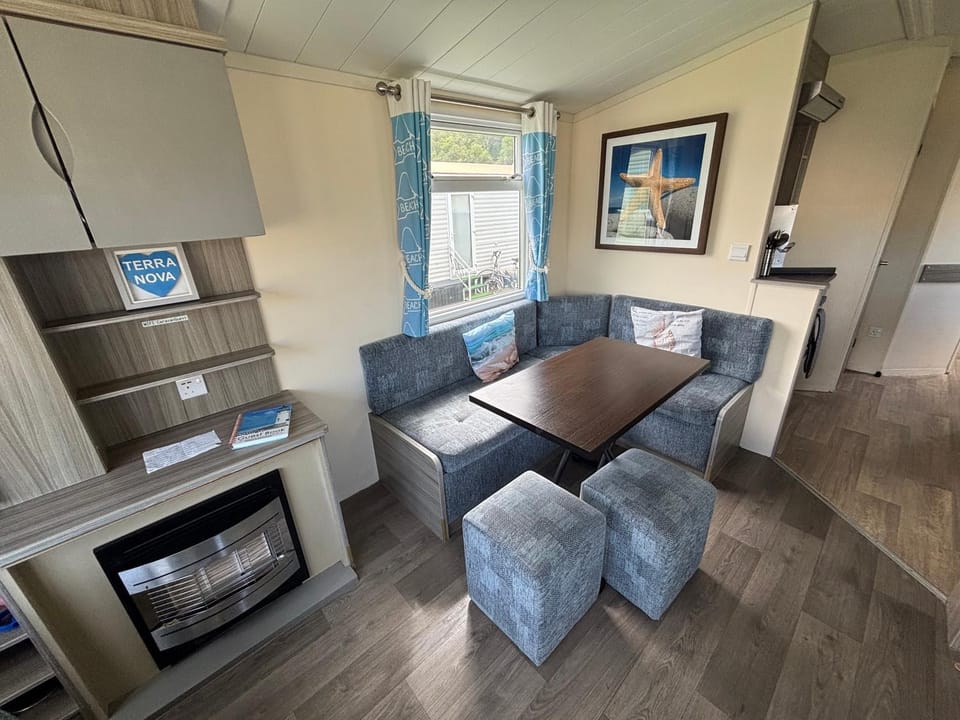 Coastal 3 bed static caravan in Clarach Bay Pet Friendly Swift Burgundy House in Tirymynach