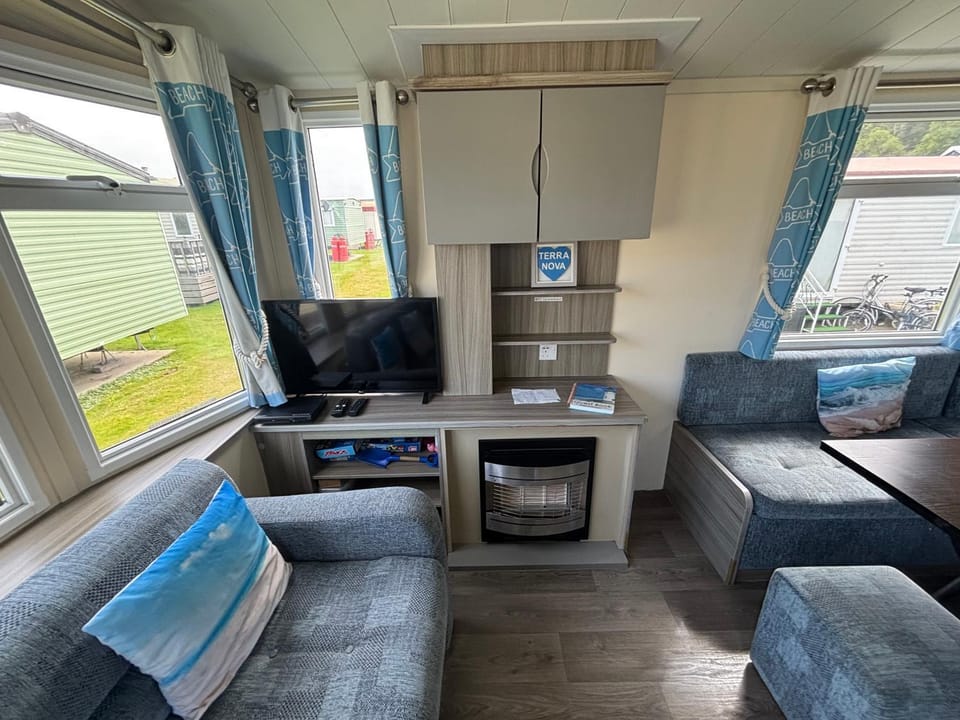 Coastal 3 bed static caravan in Clarach Bay Pet Friendly Swift Burgundy House in Tirymynach