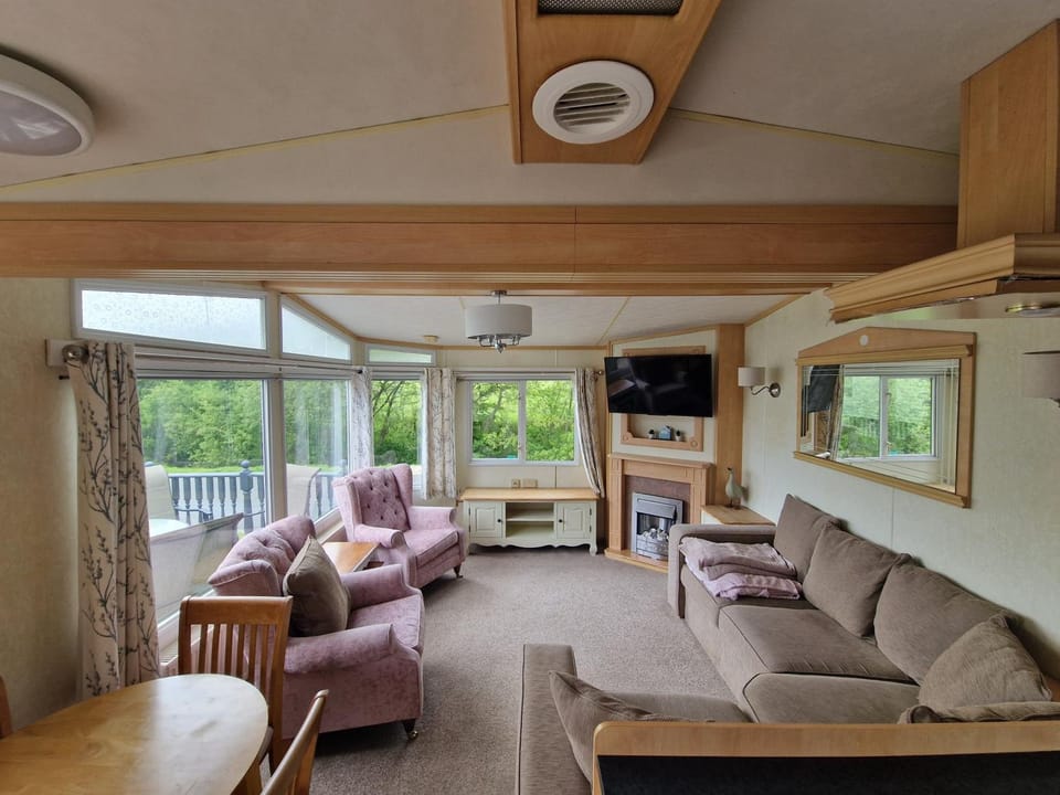 Discover Serenity in Our 3-Bed Static Caravan at Clarach Bay Holiday Village! House in Tirymynach