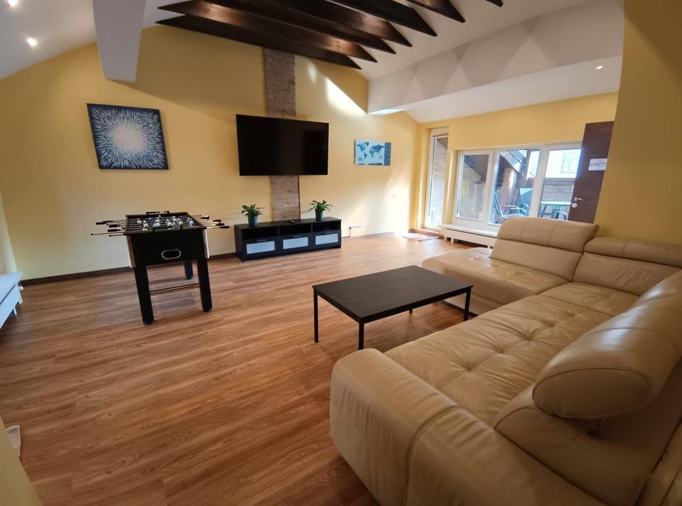 Game Room, TV and multimedia, Living room, Seating area