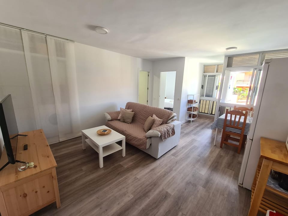 TV and multimedia, Living room, Dining area, Evening entertainment