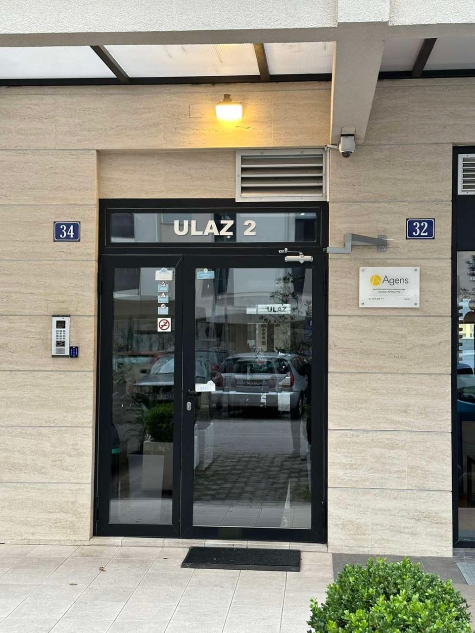 Facade/entrance