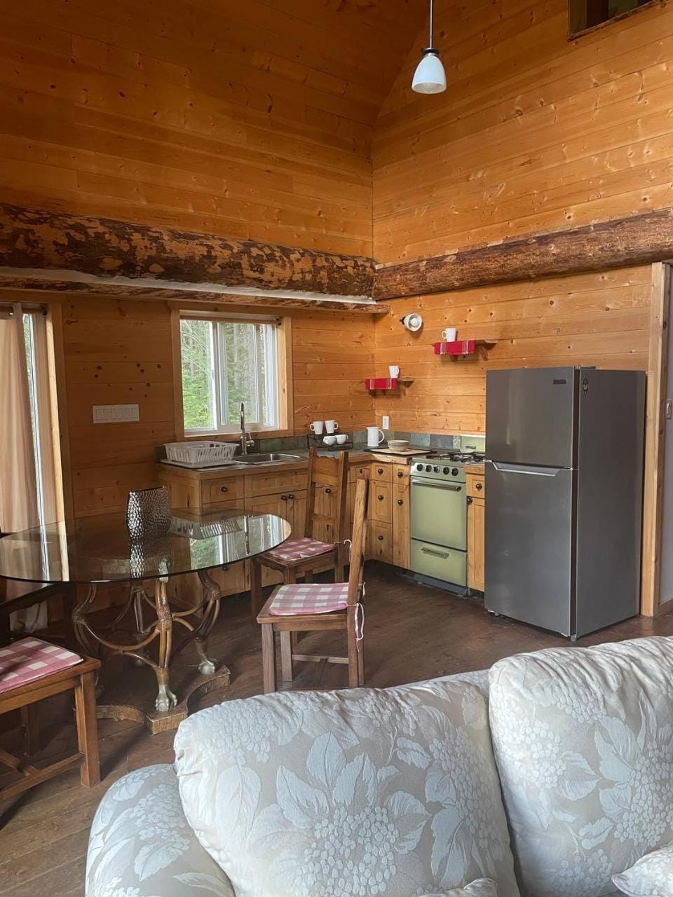 Kitchen or kitchenette, Seating area, Dining area, oven, stove