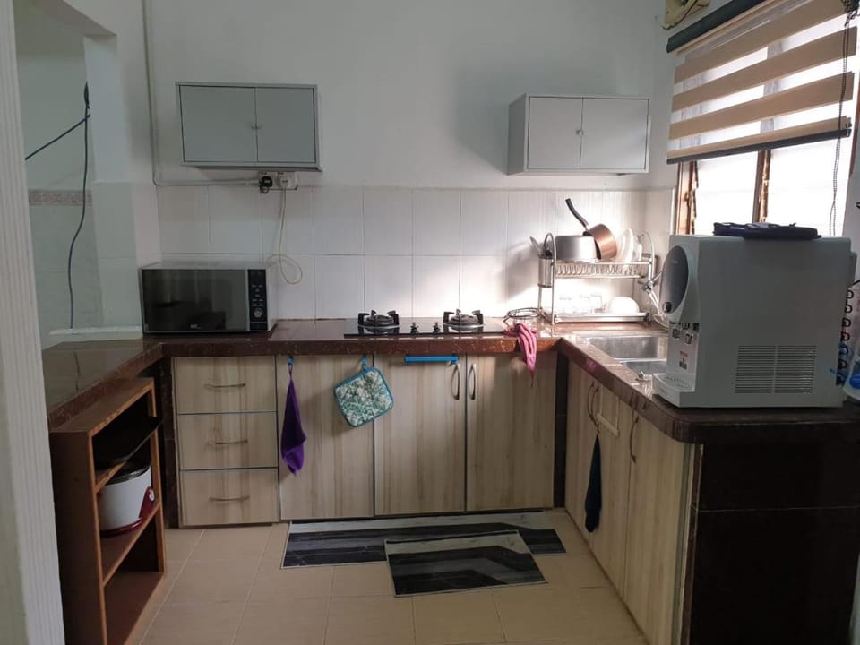 Coffee/tea facilities, Kitchen or kitchenette, dishwasher, minibar, oven, stove