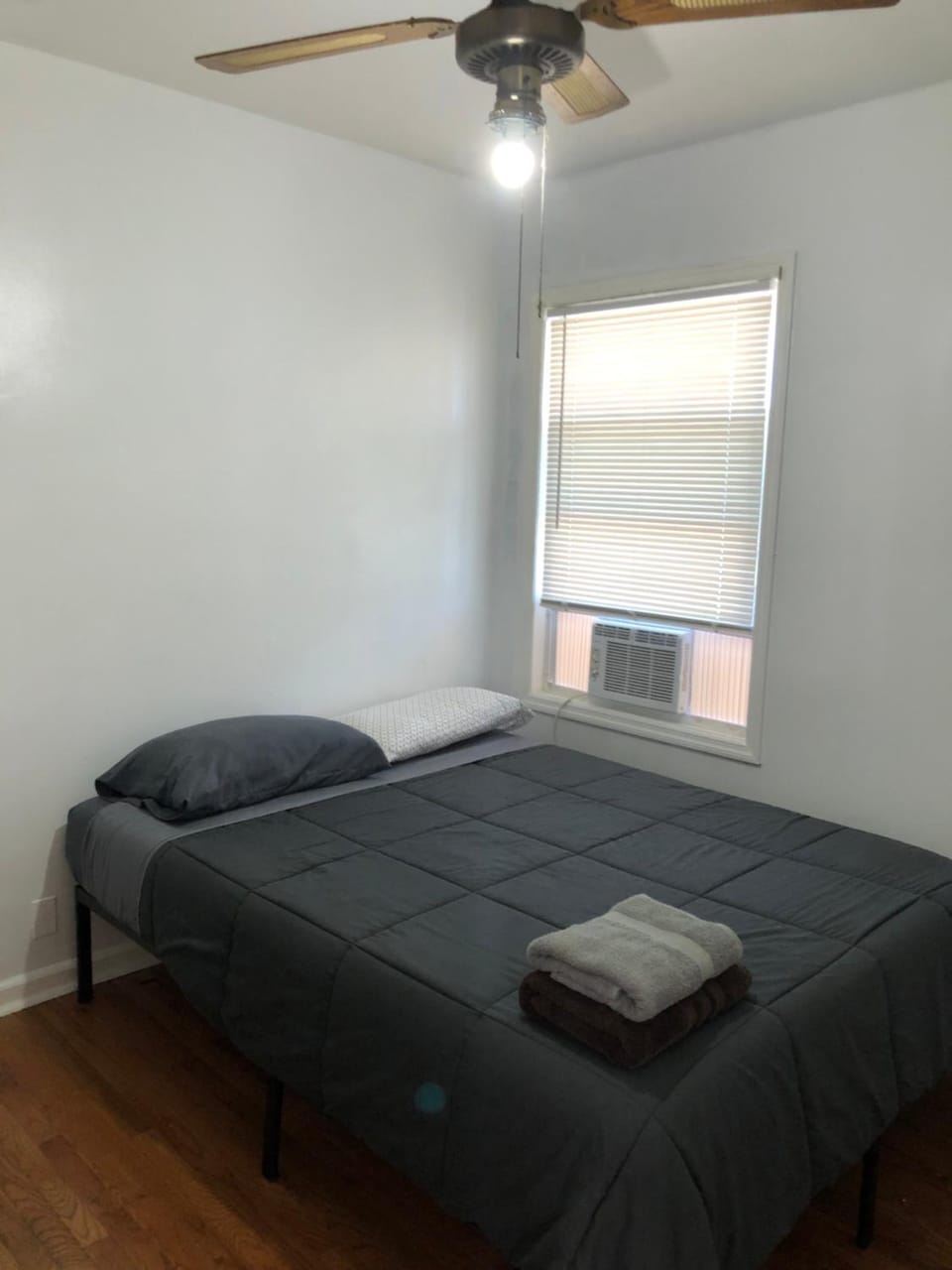 Private 2 bedroom and 1 bathroom house in a quiet area and convenient to NYC bus and train, MetLife Stadium FIFA World Cup 35 minutes away Apartment in Woodbridge Township