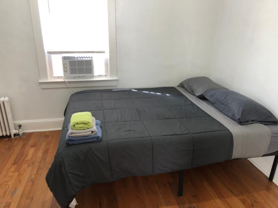 Private 2 bedroom and 1 bathroom house in a quiet area and convenient to NYC bus and train, MetLife Stadium FIFA World Cup 35 minutes away Apartment in Woodbridge Township