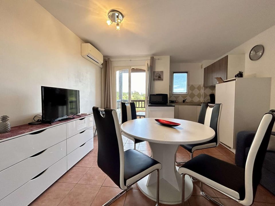 Les Issambres 3 pièces, 4 pers, piscine, clim, parking - FR-1-226-548 Apartment in Sainte-Maxime